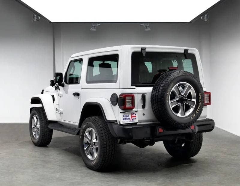 2019 Jeep Wrangler SAHARA thumbnail 3
