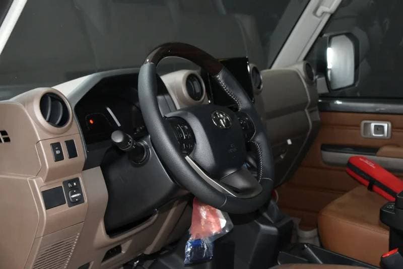2026 Toyota Land Cruiser 70 thumbnail 8