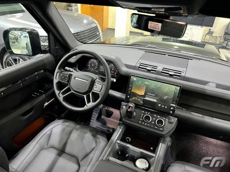 2026 Land Rover Defender 110 X DYNAMIC HSE P400 thumbnail 6