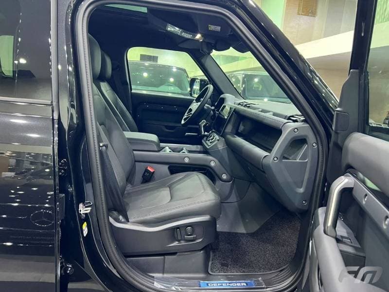 2026 Land Rover Defender 110 X DYNAMIC HSE P400 thumbnail 7