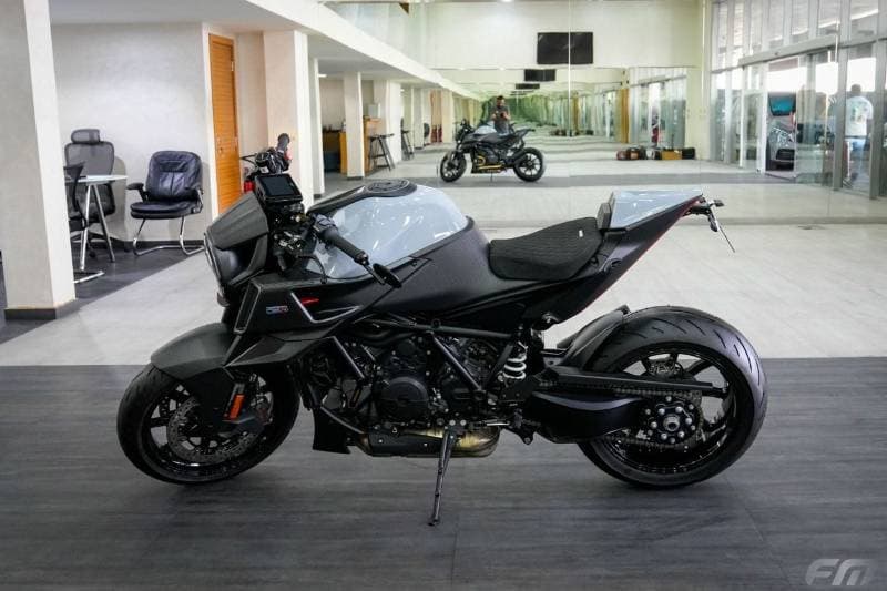 2023 KTM 1300R thumbnail 8