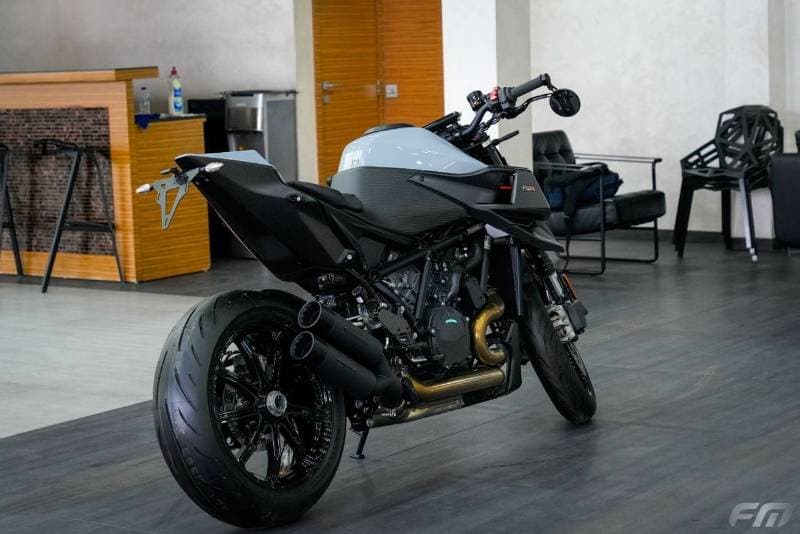 2023 KTM 1300R thumbnail 5