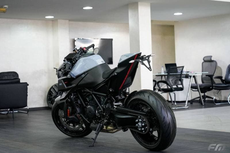 2023 KTM 1300R thumbnail 6