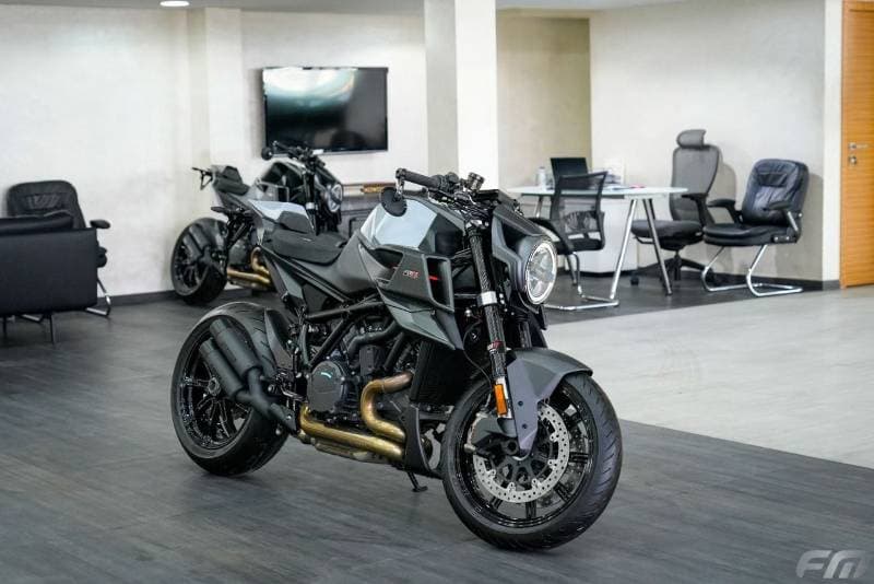 2023 KTM 1300R thumbnail 4