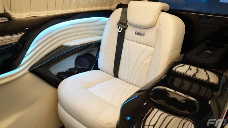 2025 Mercedes Benz V300 AVANTGARDE thumbnail 6