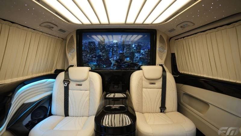 2025 Mercedes Benz V300 AVANTGARDE thumbnail 5