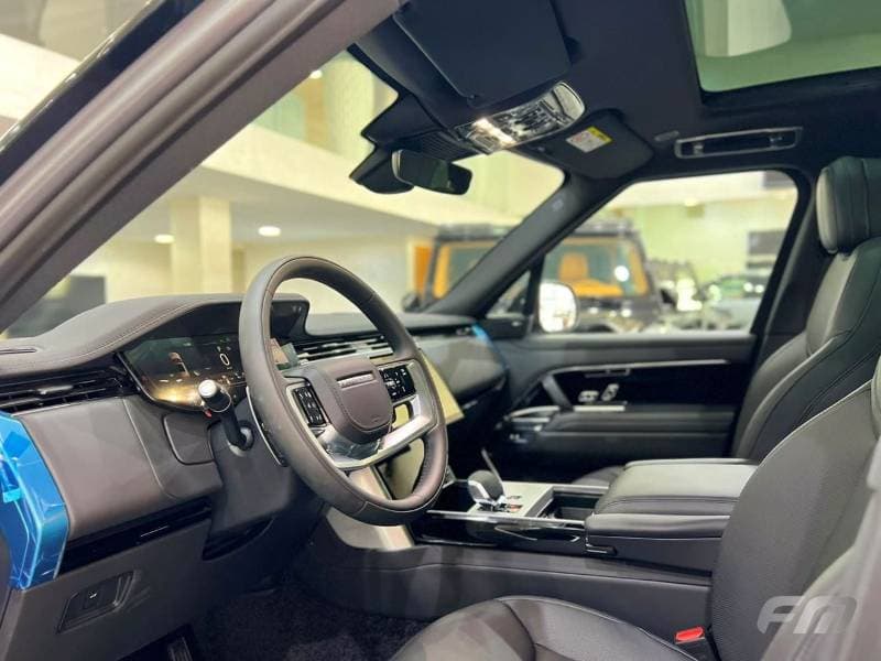 2026 Land Rover Range Rover SE P400 thumbnail 5