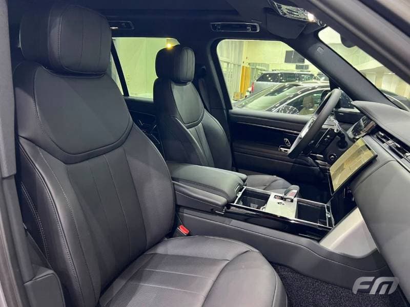 2026 Land Rover Range Rover SE P400 thumbnail 8