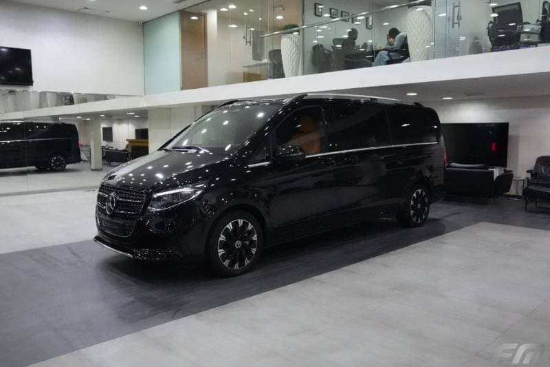 2025 Mercedes Benz V300 AVANTGARDE thumbnail 2