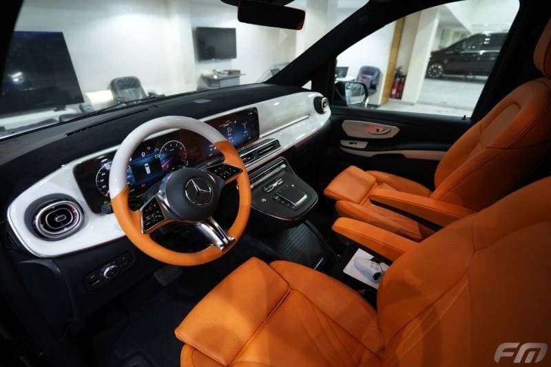 2025 Mercedes Benz V300 AVANTGARDE thumbnail 5