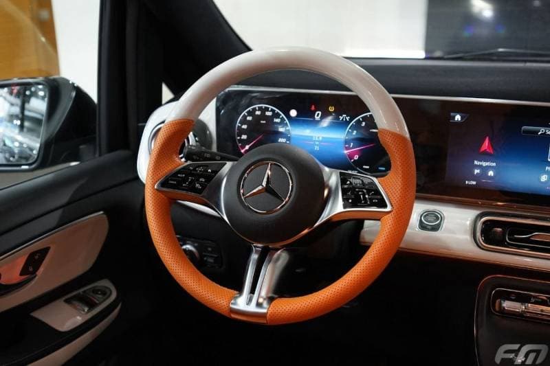 2025 Mercedes Benz V300 AVANTGARDE thumbnail 7