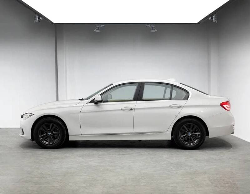 2018 BMW 318i STANDARD thumbnail 2