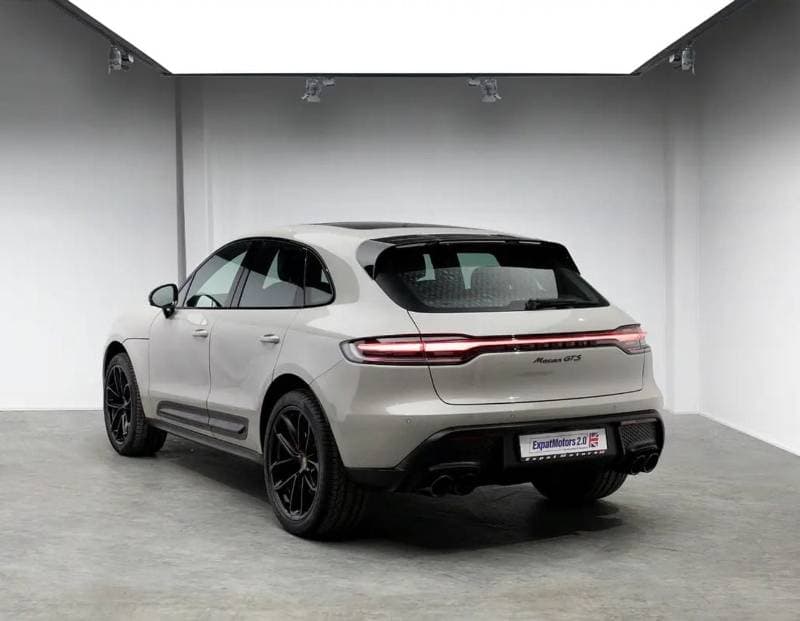 2024 Porsche Macan GTS thumbnail 3