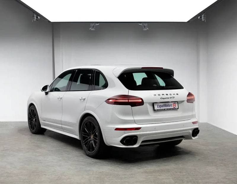 2016 Porsche Cayenne GTS thumbnail 3