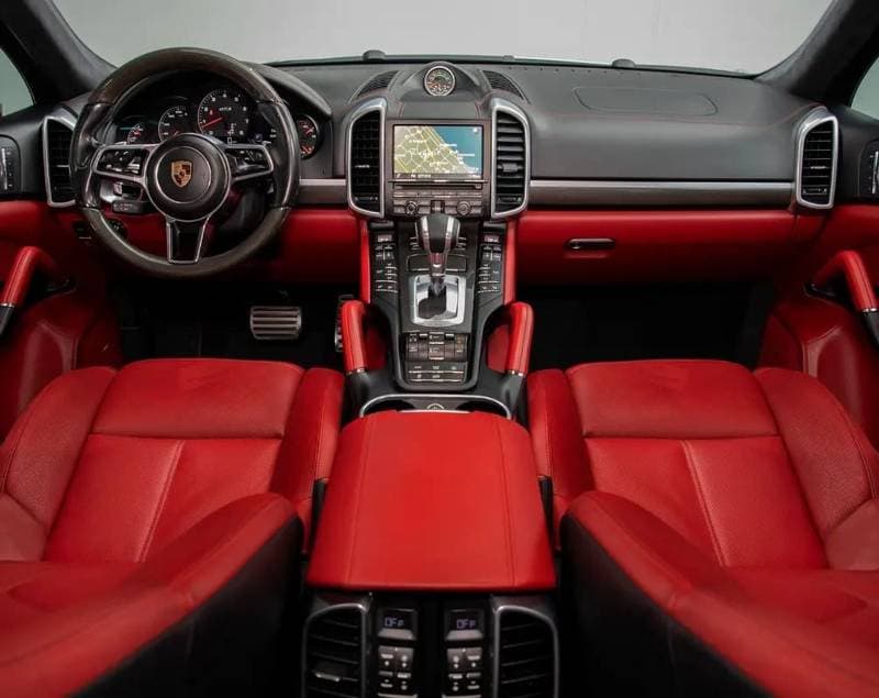 2016 Porsche Cayenne GTS thumbnail 8