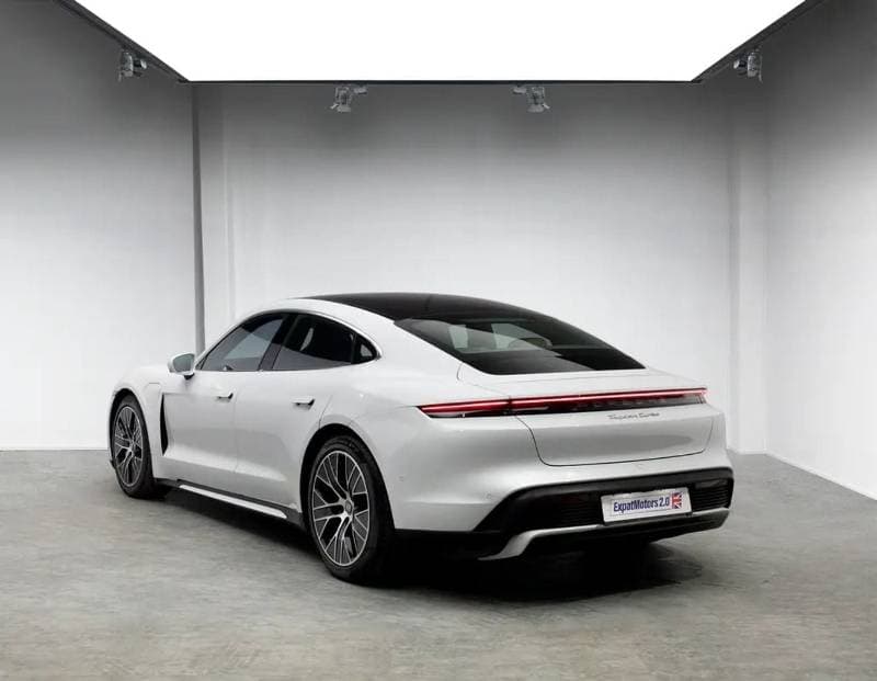 2020 Porsche Taycan TURBO thumbnail 3