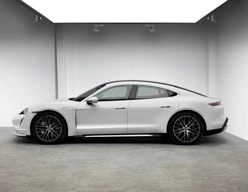 2020 Porsche Taycan TURBO thumbnail 2