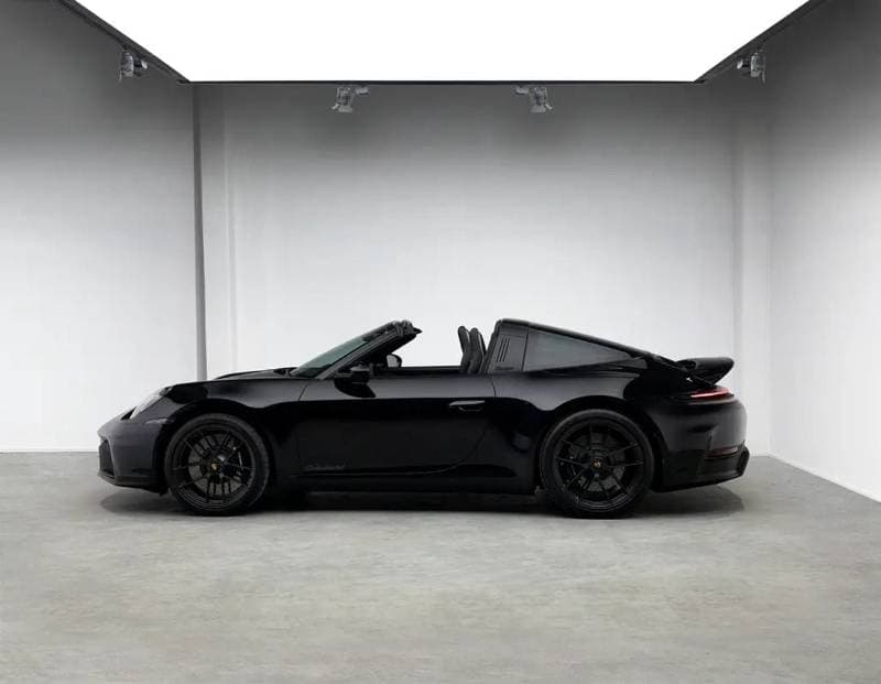 2026 Porsche 911 TARGA 4GTS thumbnail 3
