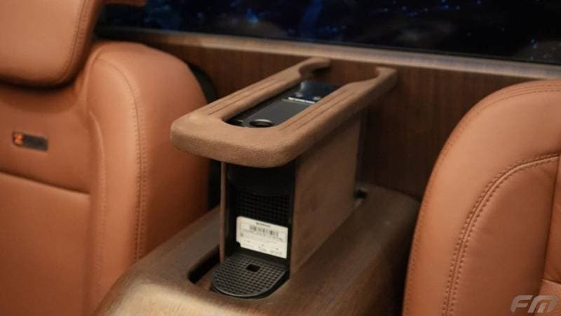 2025 Mercedes Benz V300 AVANTGARDE thumbnail 8