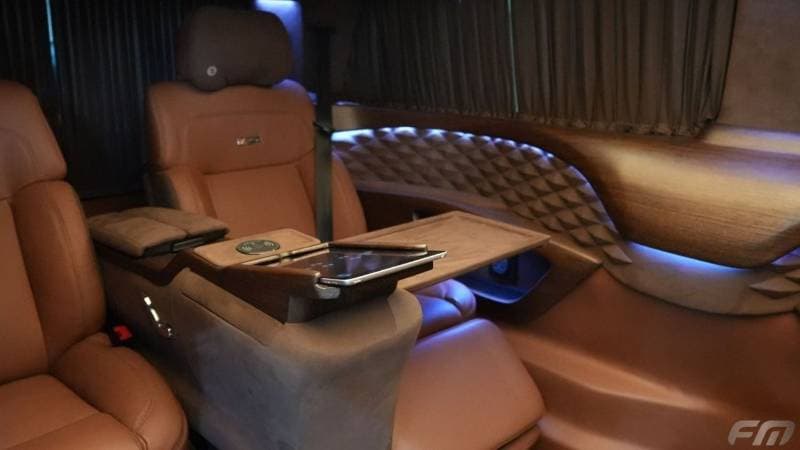 2025 Mercedes Benz V300 AVANTGARDE thumbnail 7