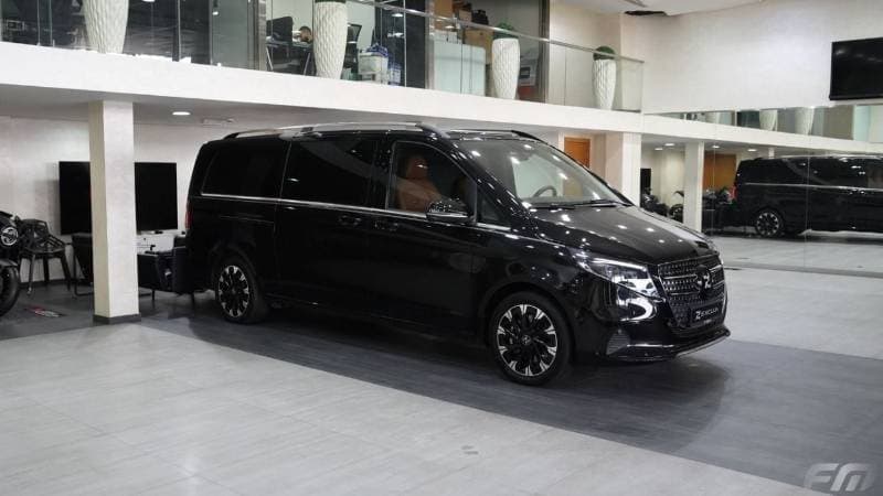 2025 Mercedes Benz V300 AVANTGARDE thumbnail 2