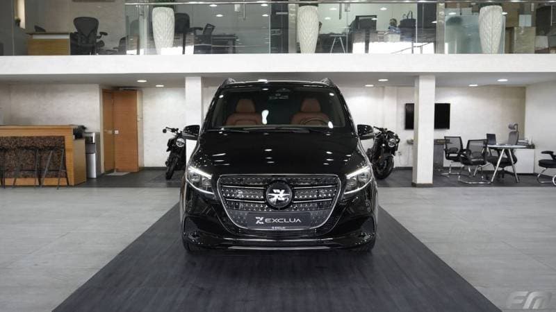 2025 Mercedes Benz V300 AVANTGARDE thumbnail 3