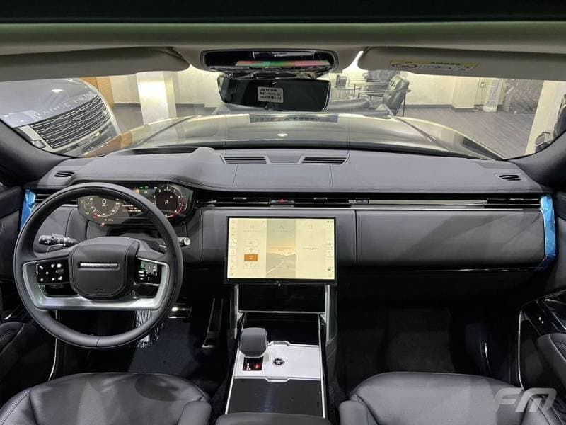 2026 Land Rover Range Rover HSE P530 thumbnail 5