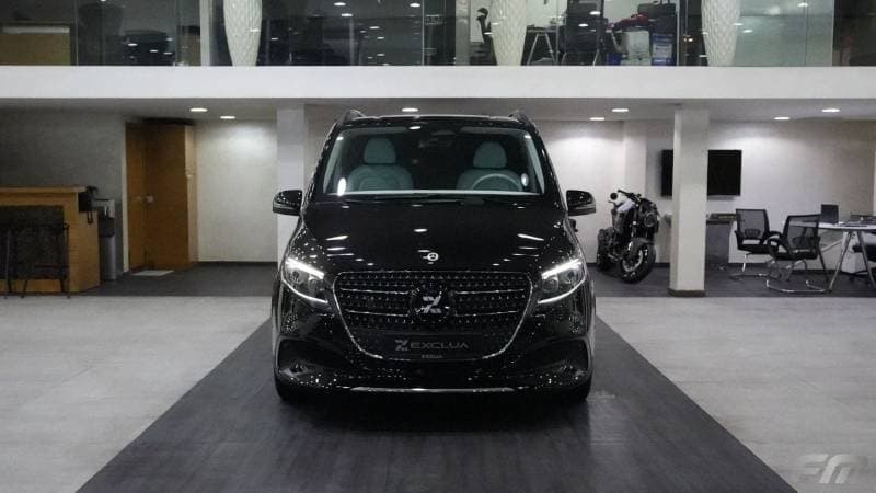 2025 Mercedes Benz V300 AVANTGARDE thumbnail 3