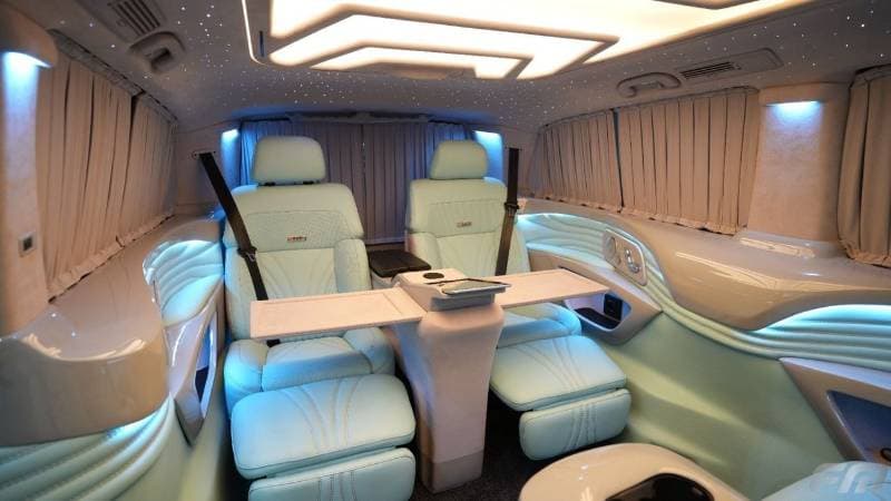 2025 Mercedes Benz V300 AVANTGARDE thumbnail 6