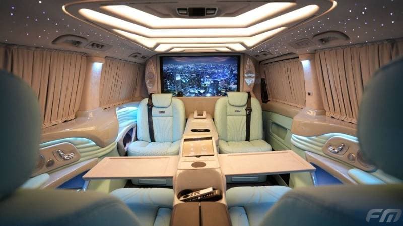 2025 Mercedes Benz V300 AVANTGARDE thumbnail 5