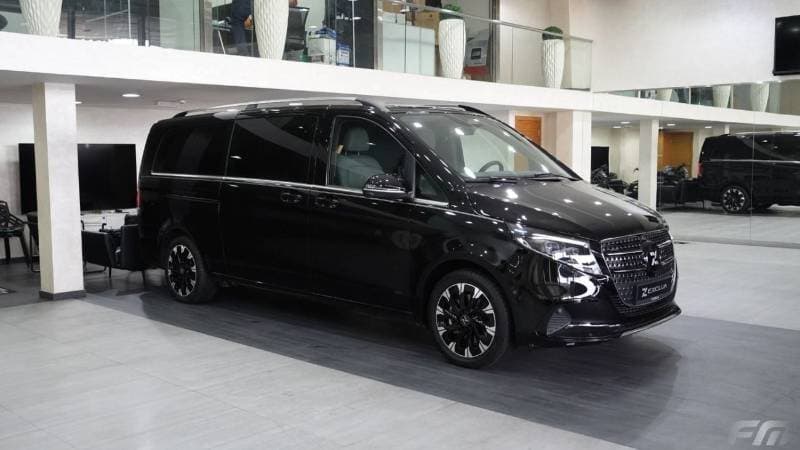 2025 Mercedes Benz V300 AVANTGARDE