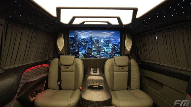 2025 Mercedes Benz V300 AVANTGARDE thumbnail 7