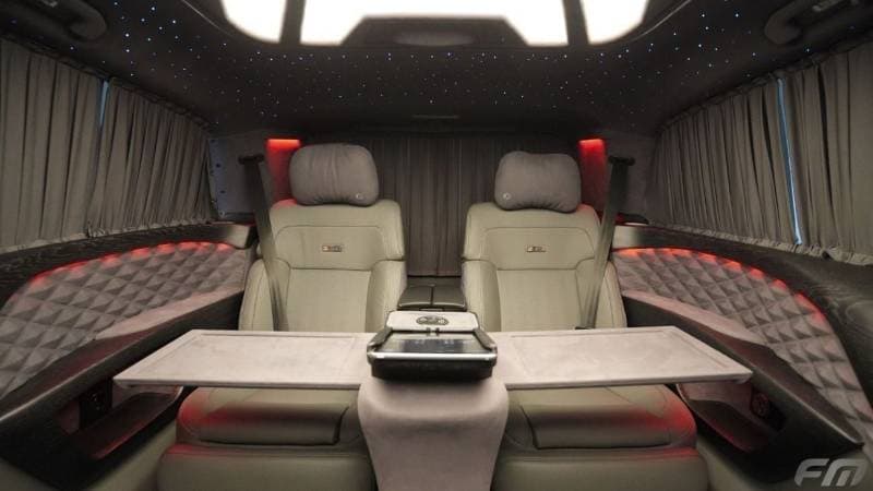 2025 Mercedes Benz V300 AVANTGARDE thumbnail 6