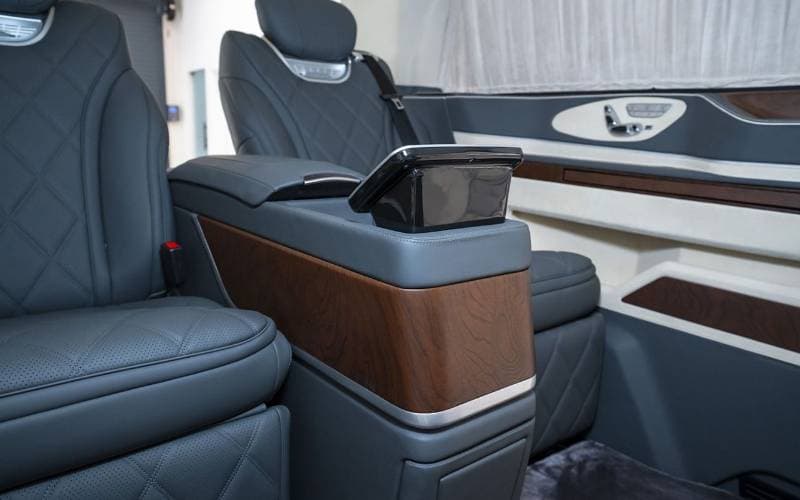 2024 Mercedes Benz V300 V thumbnail 5