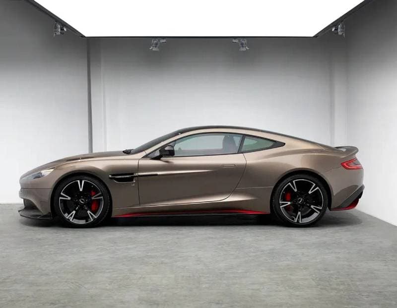 2017 Aston Martin Vanquish thumbnail 2