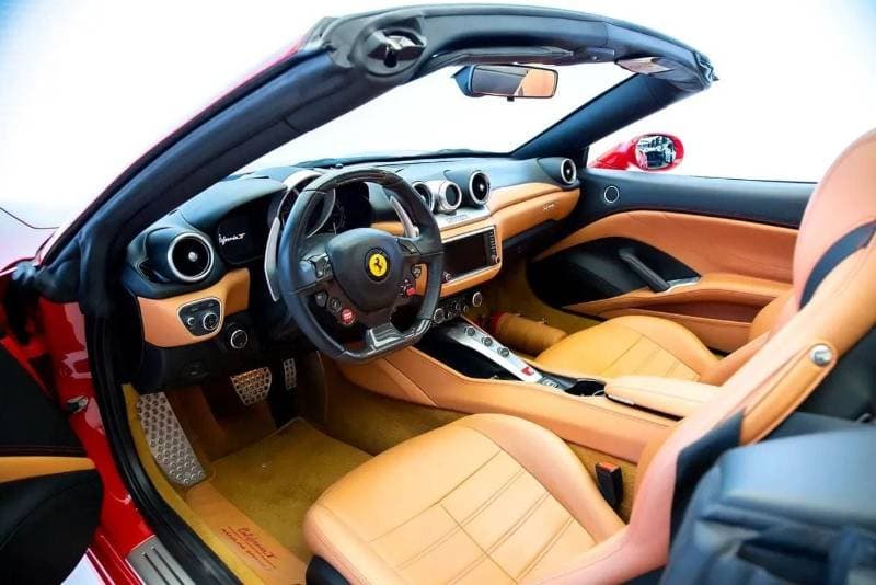 2017 Ferrari California T thumbnail 7
