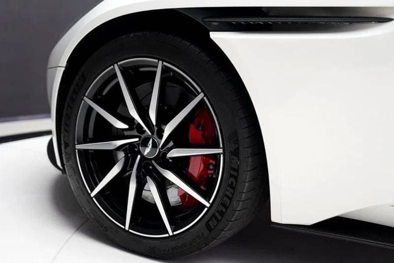 2018 Aston Martin DB11 VOLANTE thumbnail 7