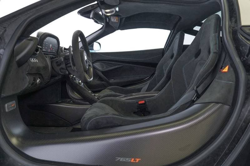 2021 McLaren 765LT STANDARD thumbnail 4