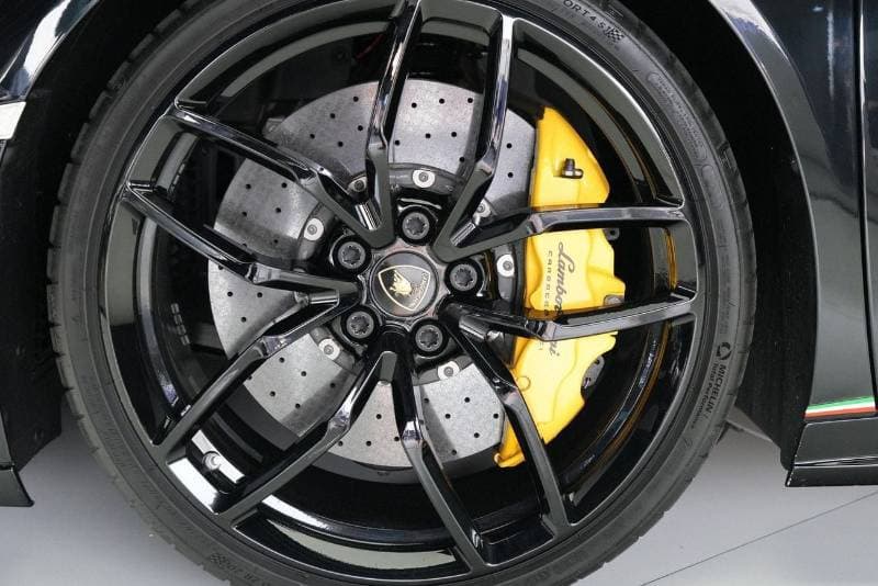 2019 Lamborghini Huracan PERFORMANTE thumbnail 6