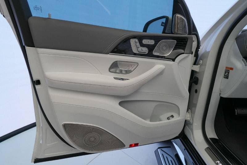 2023 Mercedes Benz GLS 600 MAYBACH thumbnail 6
