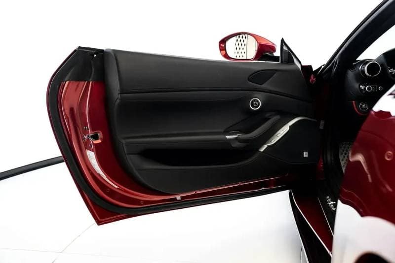 2019 Ferrari Portofino STANDARD thumbnail 6