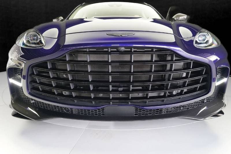 2023 Aston Martin Dbx707 STANDARD thumbnail 2