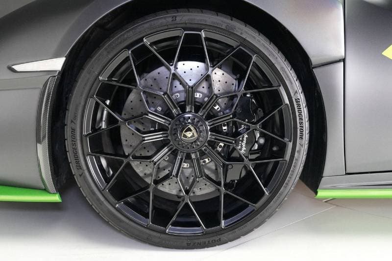 2024 Lamborghini Huracan STO thumbnail 6
