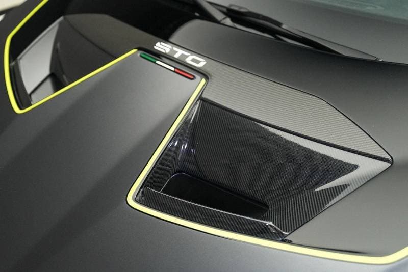 2024 Lamborghini Huracan STO thumbnail 8