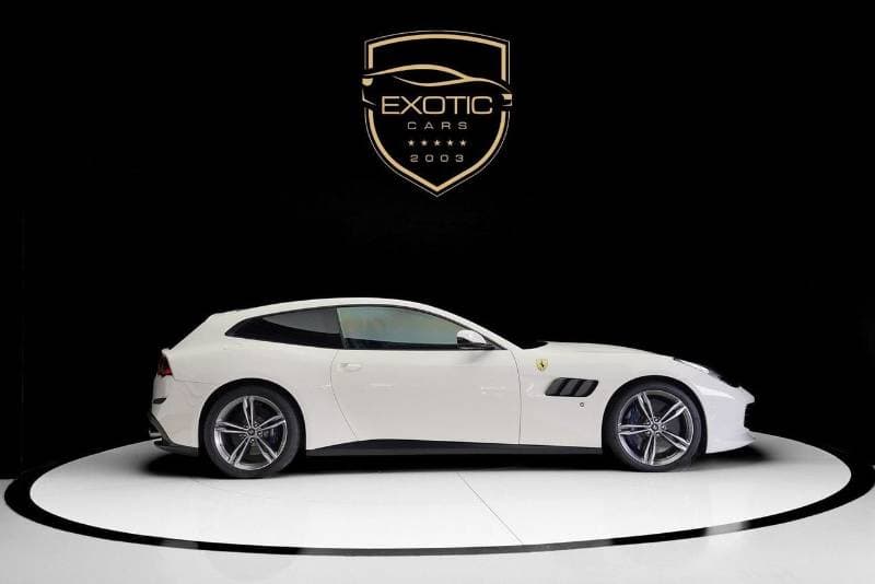 2017 Ferrari GTC4 LUSSO thumbnail 3