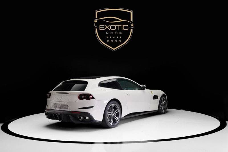 2017 Ferrari GTC4 LUSSO thumbnail 4