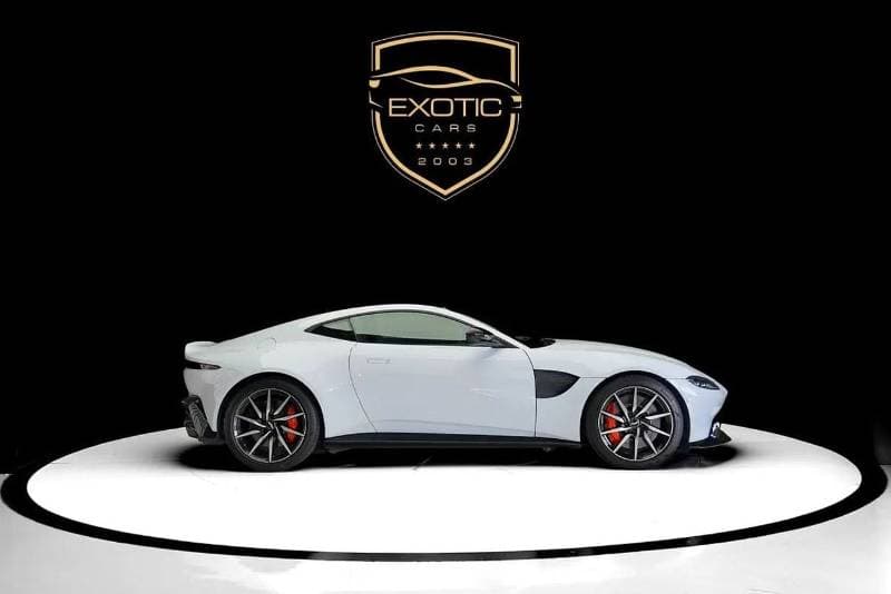 2019 Aston Martin Vantage STANDARD thumbnail 4