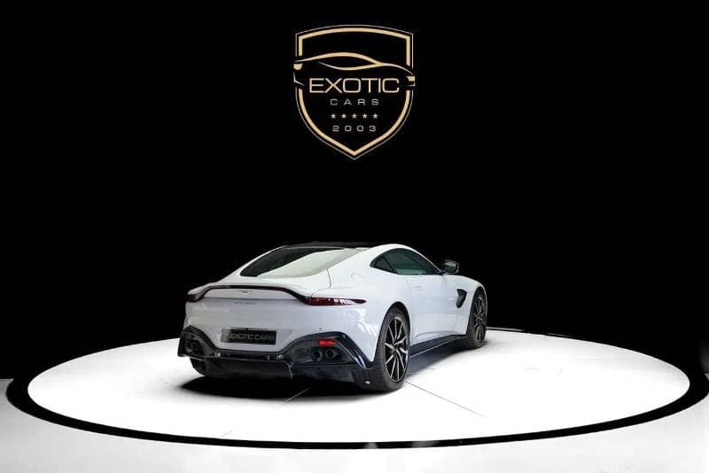 2019 Aston Martin Vantage STANDARD thumbnail 3