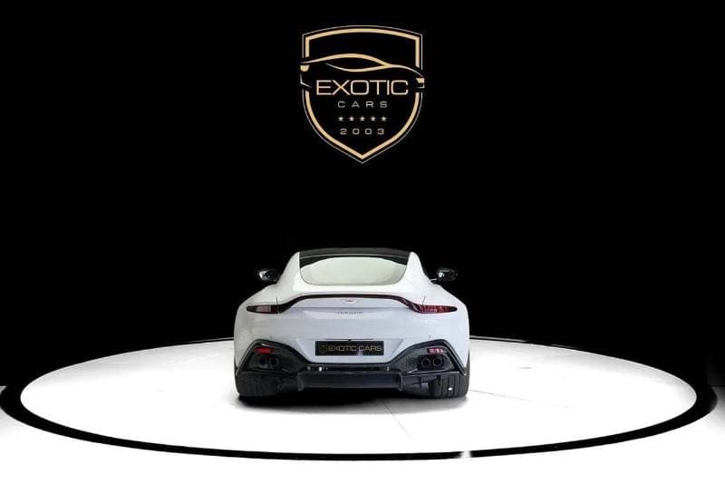 2019 Aston Martin Vantage STANDARD thumbnail 2