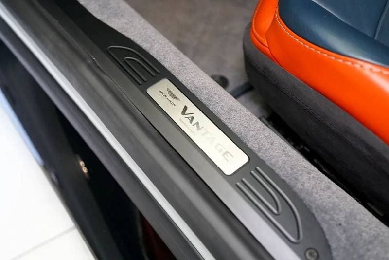 2019 Aston Martin Vantage STANDARD thumbnail 7